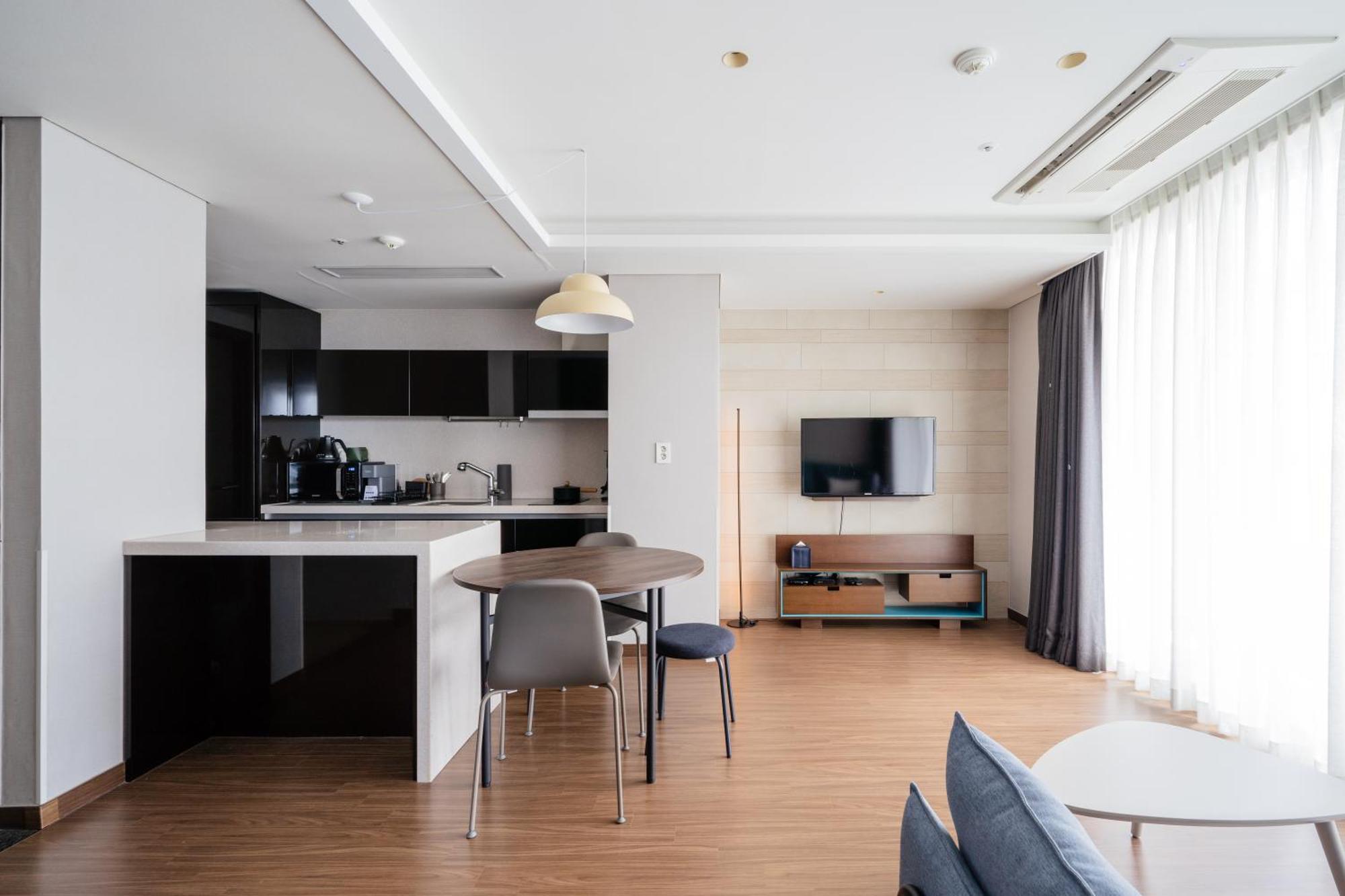 Urbanstay Haeundae Station 公寓